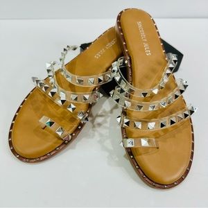 🩷 SINCERELY JULES LIKE NEW SIZE 7.5 STRAPPY SANDALS WITH METAL EMBELLISHMENTS